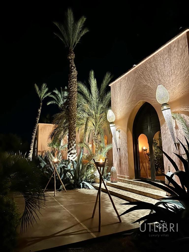 Extraordinary villa, Road to Fes