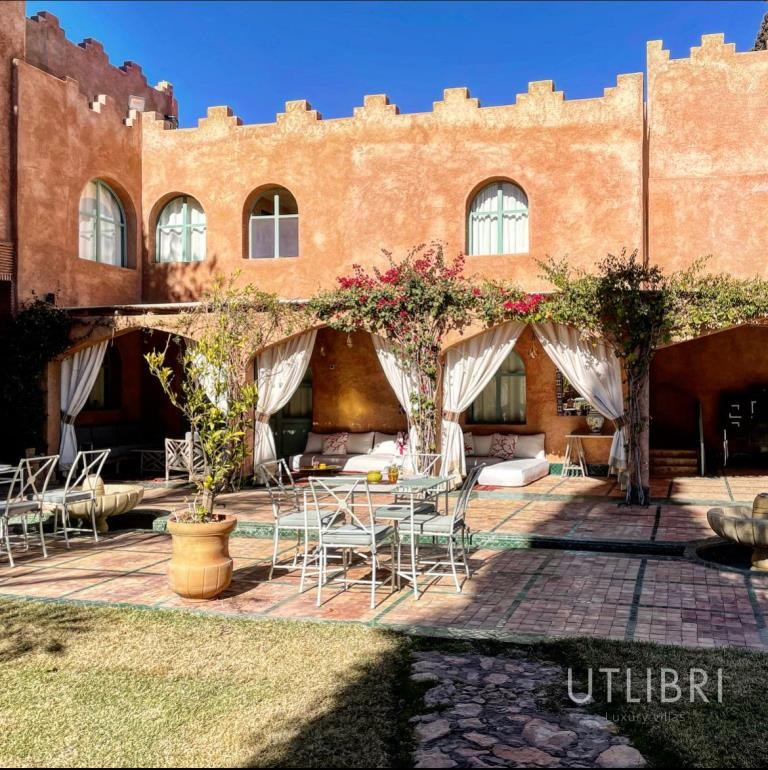 Extraordinary villa, Road to Fes