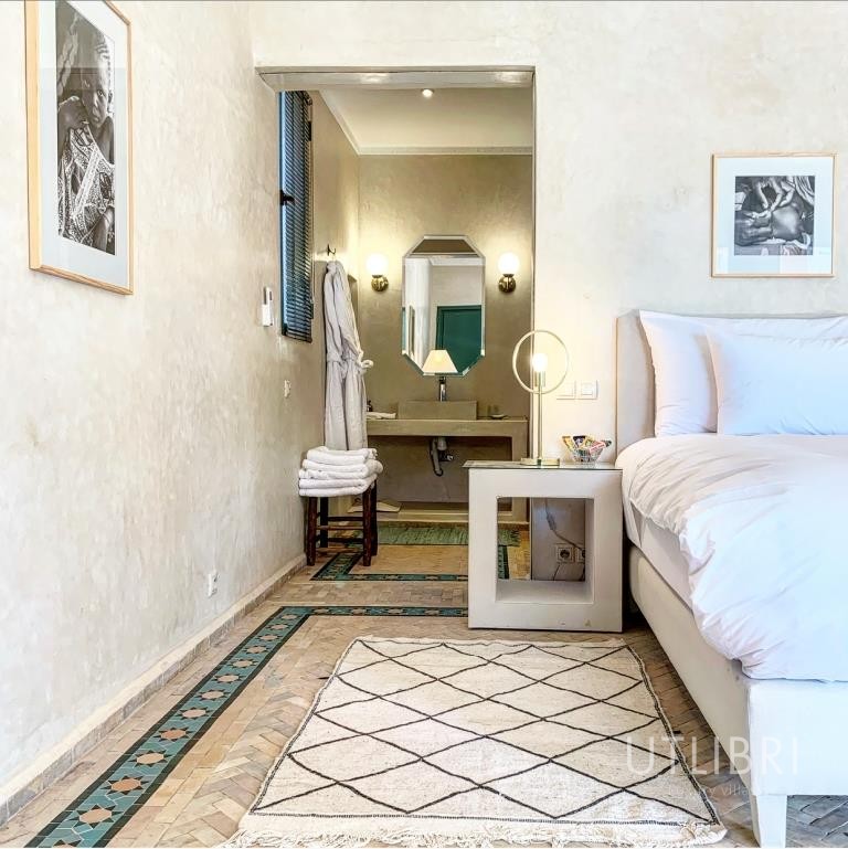 Extraordinary villa, Road to Fes