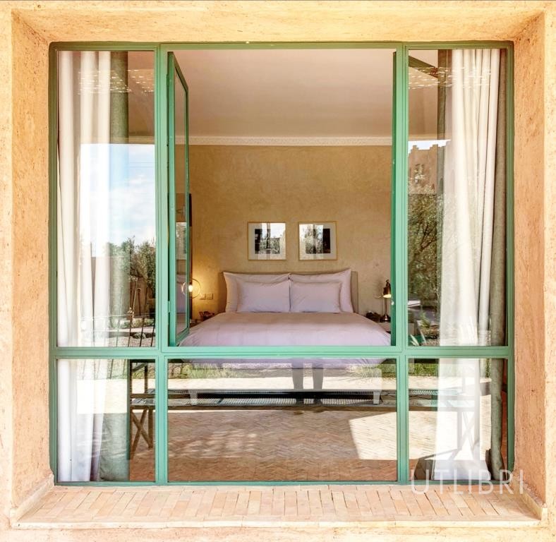 Extraordinary villa, Road to Fes