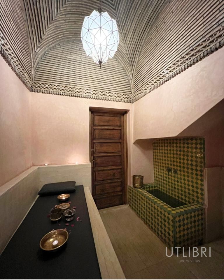 Extraordinary villa, Road to Fes