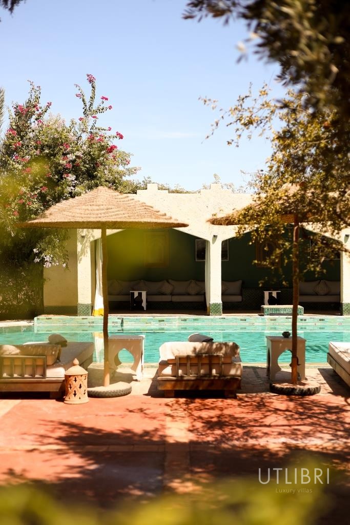 Extraordinary villa, Road to Fes
