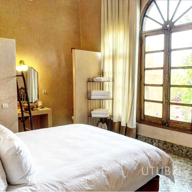 Extraordinary villa, Road to Fes