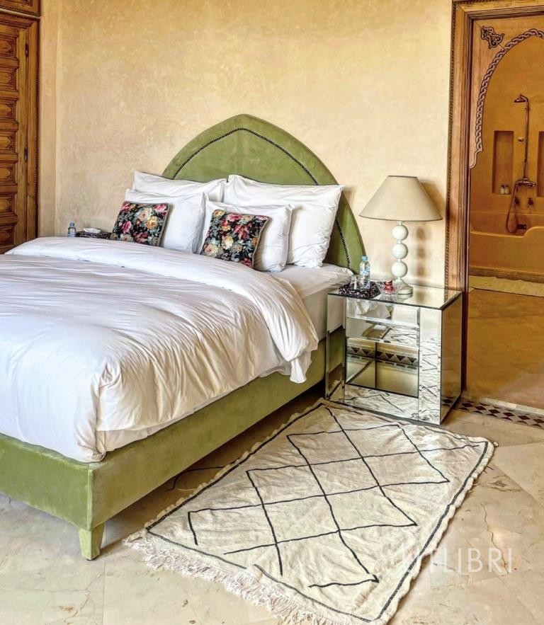 Extraordinary villa, Road to Fes