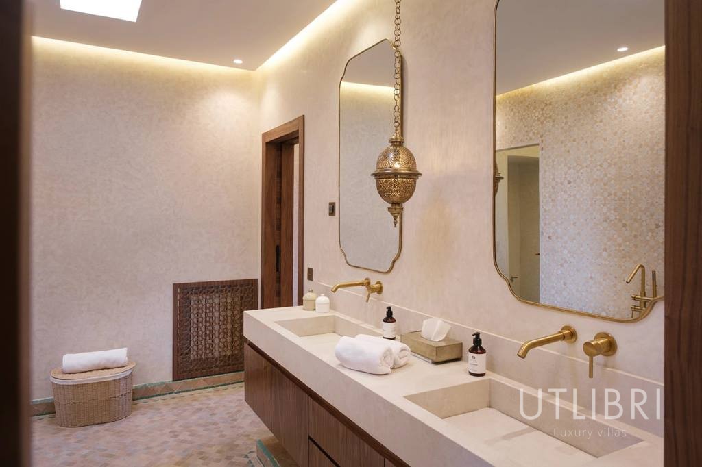 Extraordinary villa, Amelkis Golf
