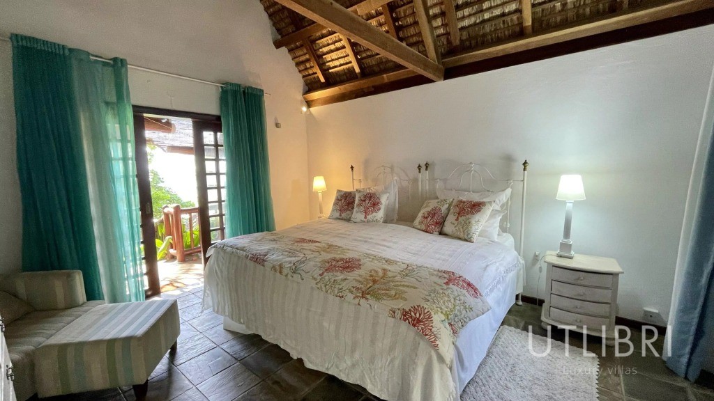 Villa d'exception, Roches noires
