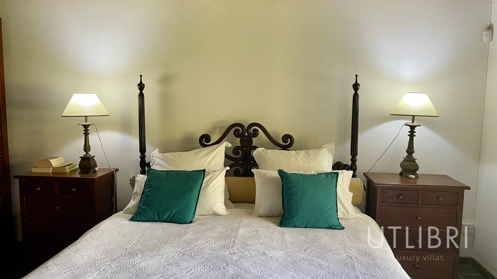 Villa d'exception, Roches noires