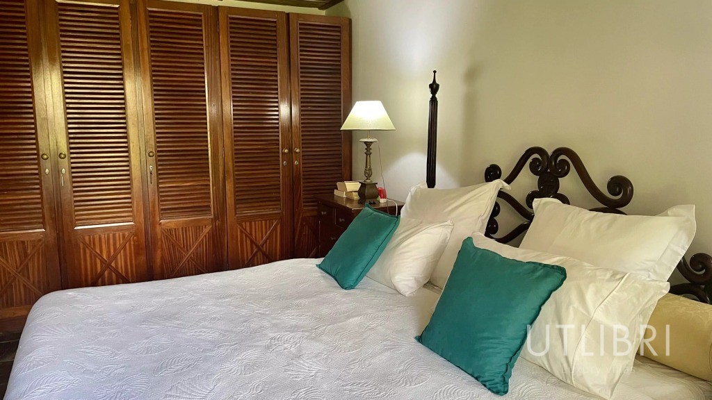 Villa d'exception, Roches noires