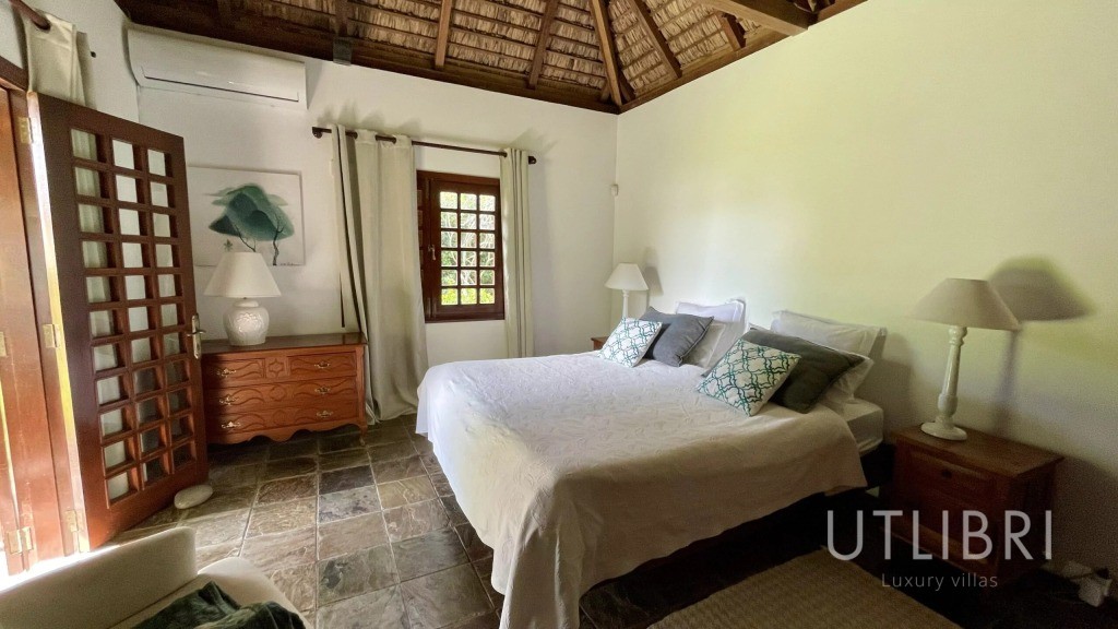 Villa d'exception, Roches noires