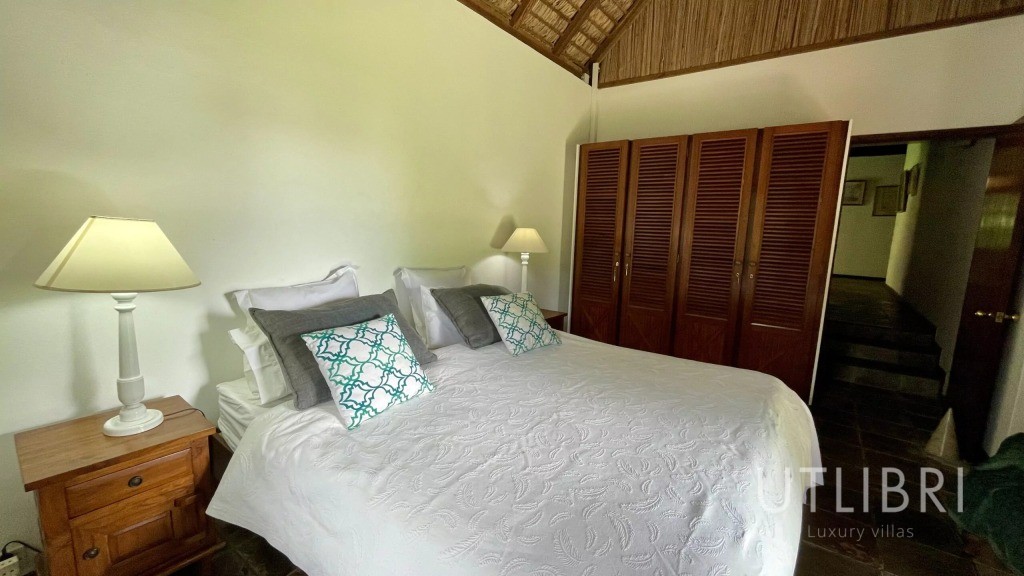 Villa d'exception, Roches noires