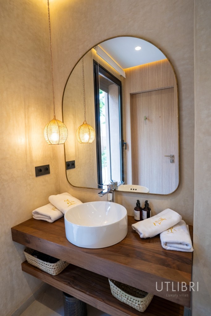 Extraordinary villa, Near Amelkis Golf 