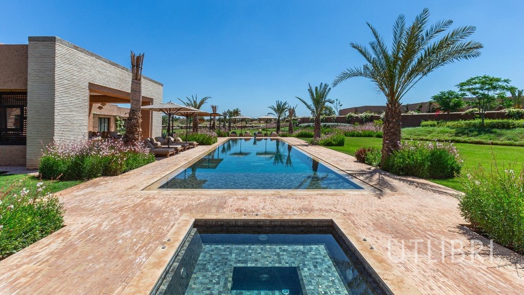 Extraordinary villa, Royal Palm and around