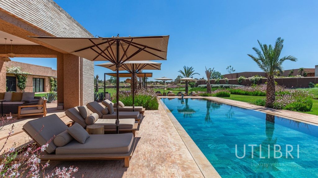 Extraordinary villa, Royal Palm and around