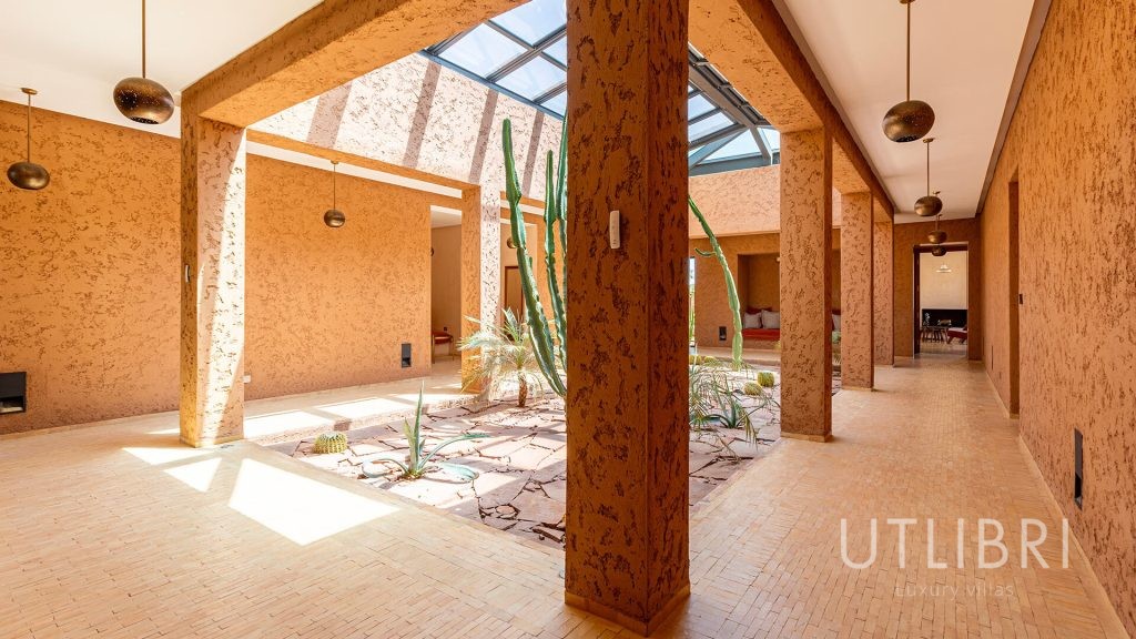 Extraordinary villa, Royal Palm and around