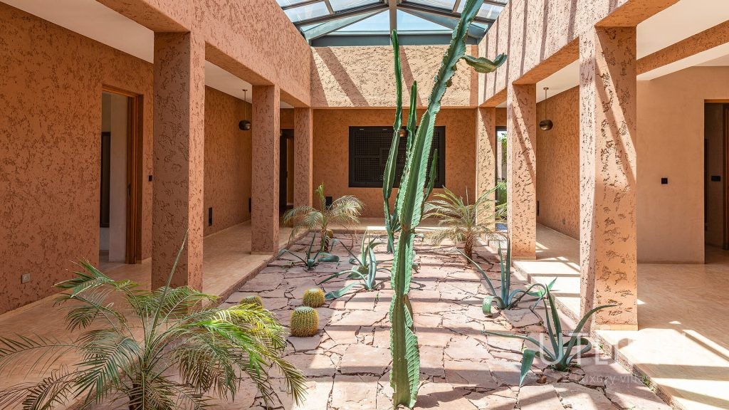 Extraordinary villa, Royal Palm and around