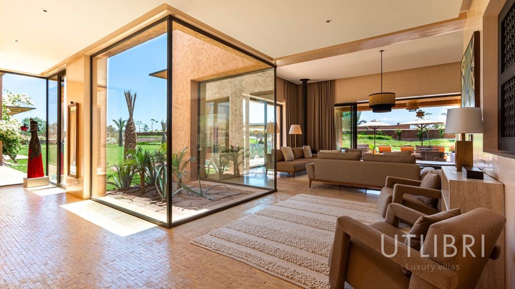 Extraordinary villa, Royal Palm and around