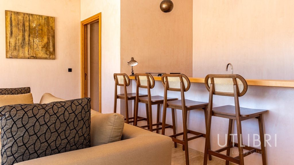 Extraordinary villa, Royal Palm and around