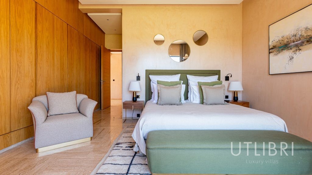 Extraordinary villa, Royal Palm and around