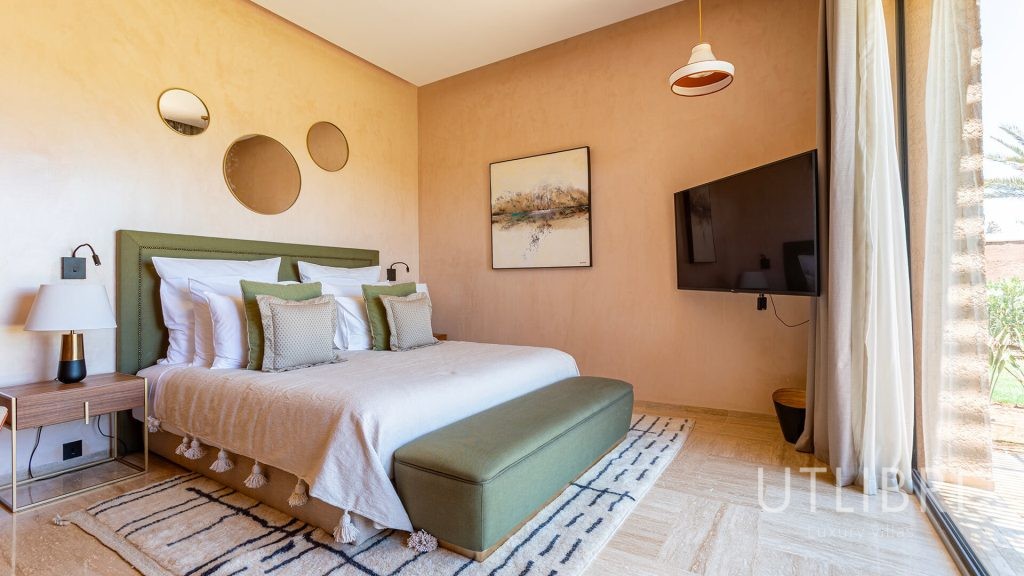 Extraordinary villa, Royal Palm and around