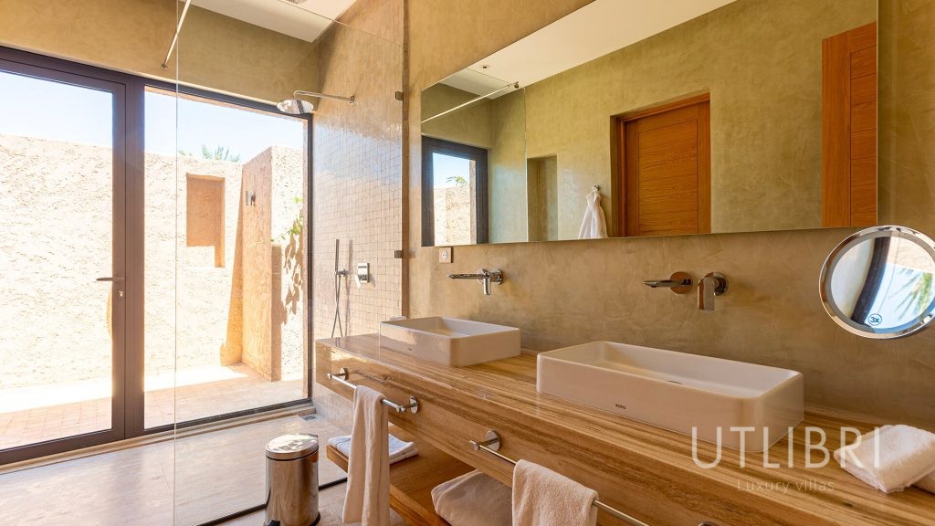 Extraordinary villa, Royal Palm and around