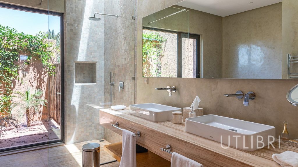 Extraordinary villa, Royal Palm and around