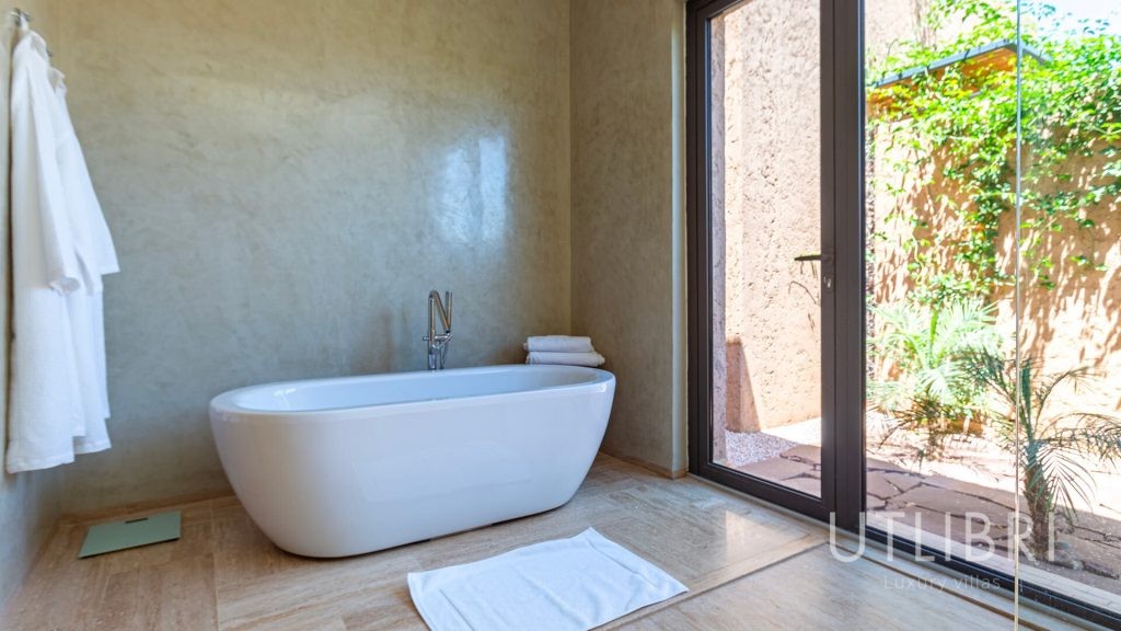 Extraordinary villa, Royal Palm and around