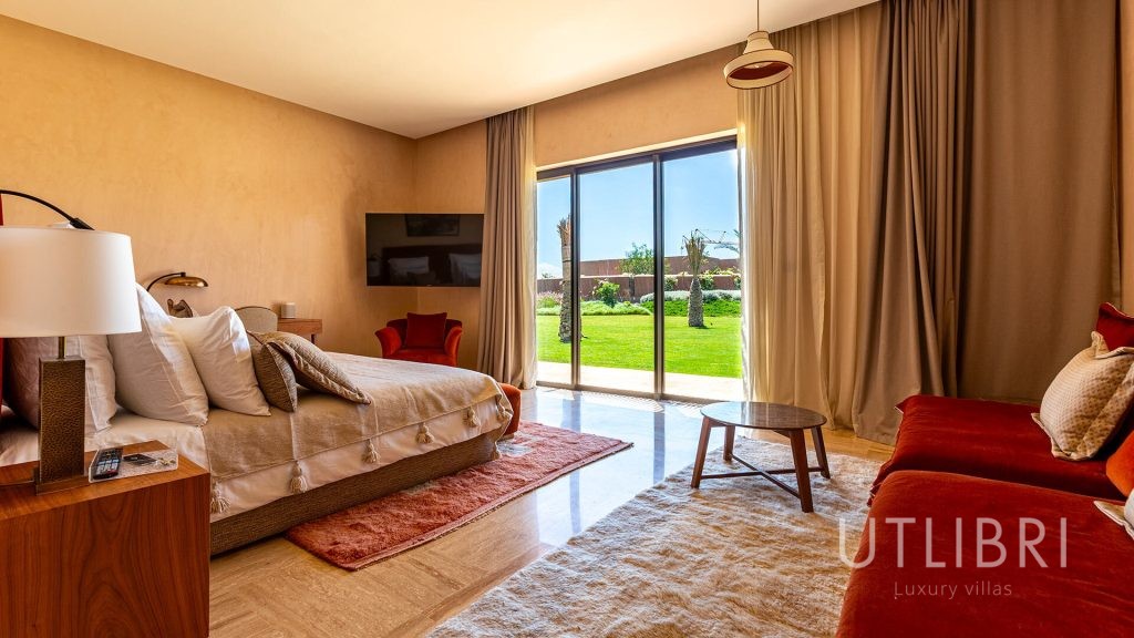Extraordinary villa, Royal Palm and around