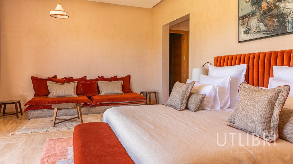 Extraordinary villa, Royal Palm and around