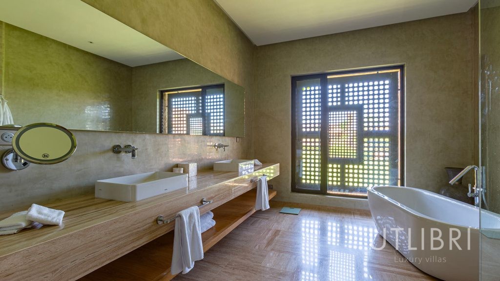 Extraordinary villa, Royal Palm and around