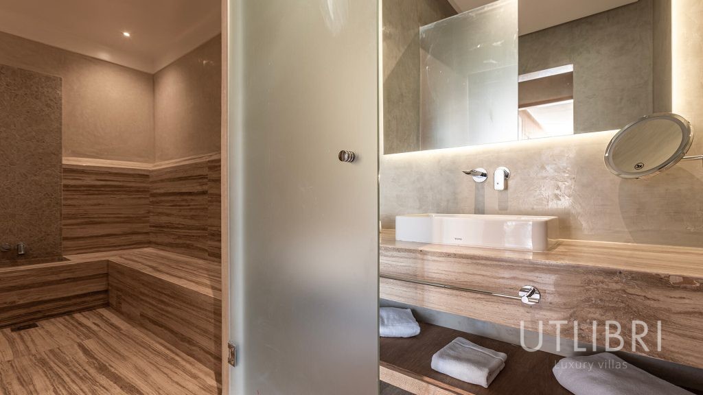 Extraordinary villa, Royal Palm and around