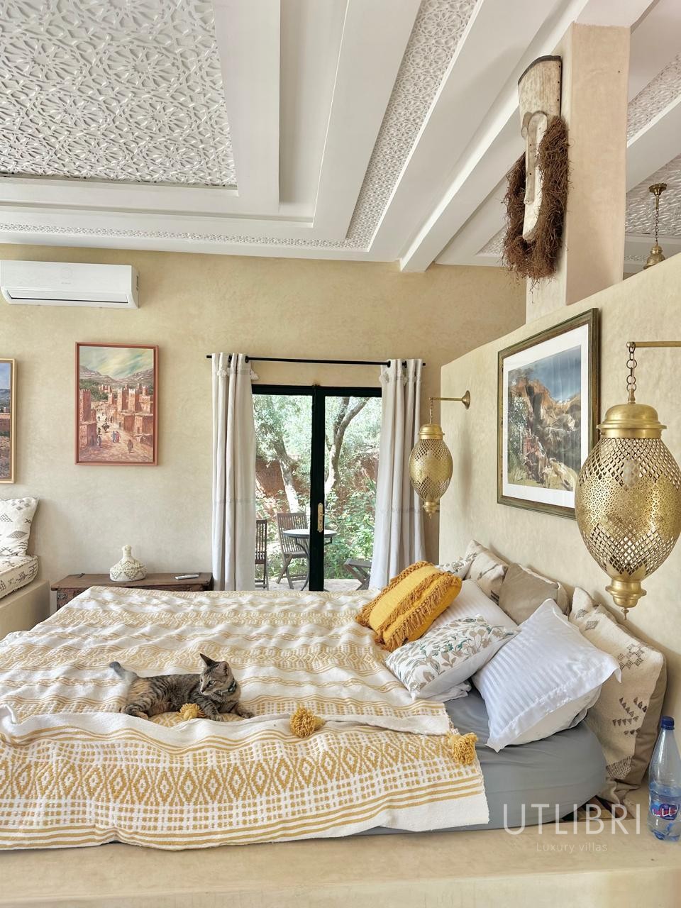 Extraordinary villa, Road to Fes