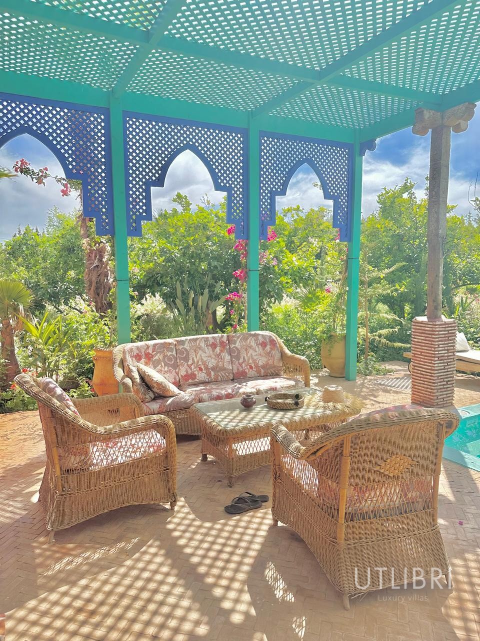 Extraordinary villa, Road to Fes