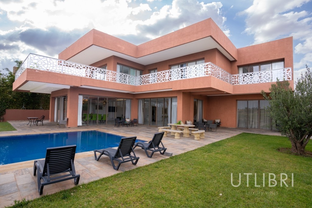 Extraordinary villa, Amelkis Golf