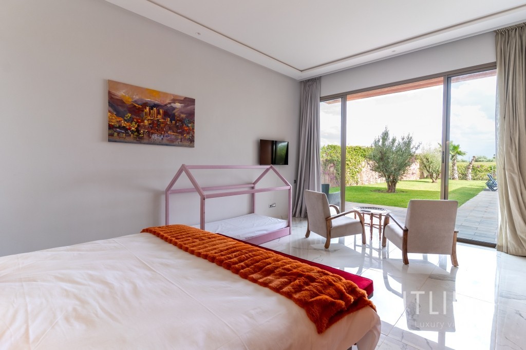 Extraordinary villa, Amelkis Golf