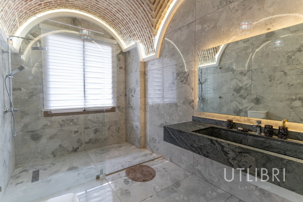 Extraordinary villa, Amelkis Golf