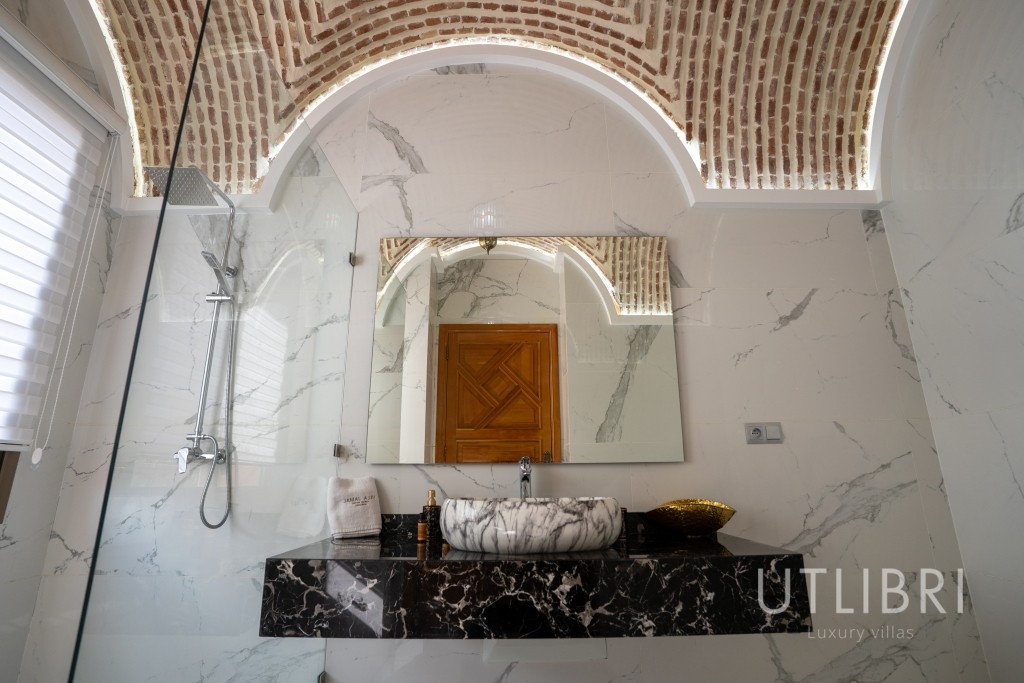 Extraordinary villa, Amelkis Golf