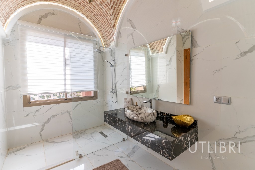 Extraordinary villa, Amelkis Golf