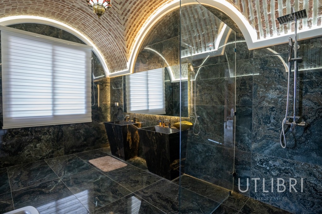 Extraordinary villa, Amelkis Golf