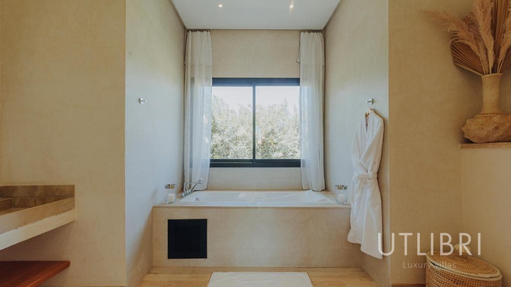 Extraordinary villa, Near Amelkis Golf 