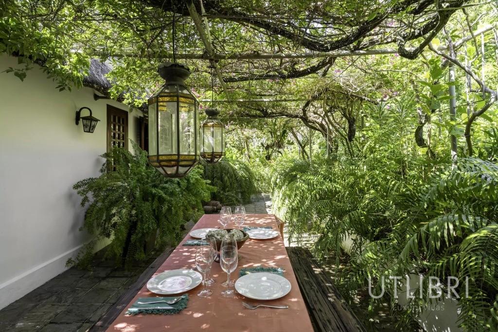 Villa d'exception, Roches noires