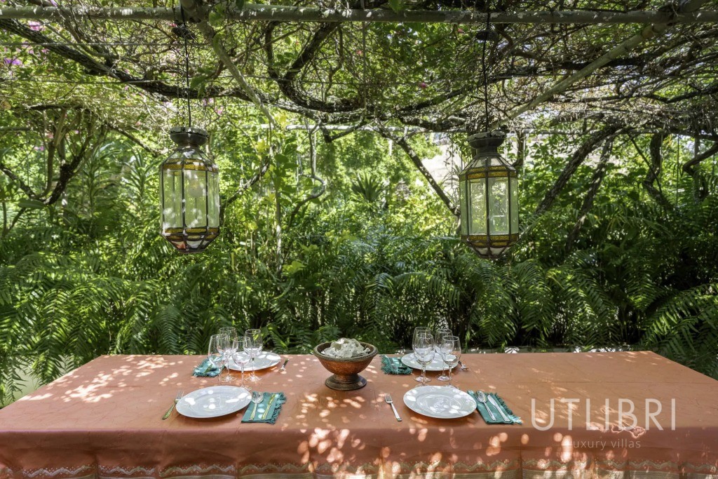 Villa d'exception, Roches noires