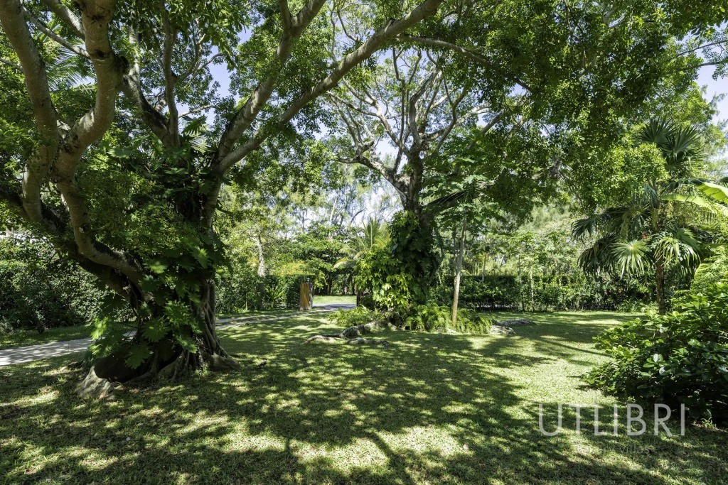 Villa d'exception, Roches noires