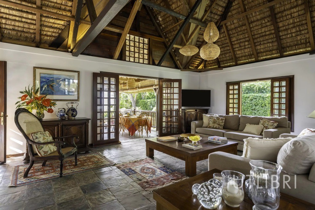 Villa d'exception, Roches noires