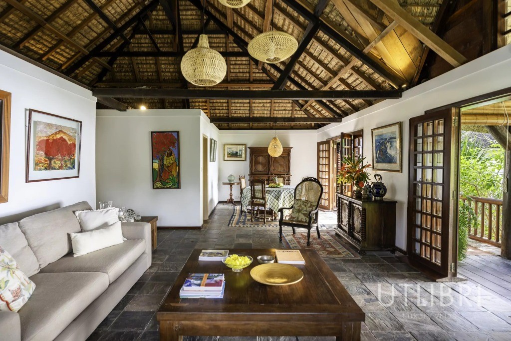 Villa d'exception, Roches noires