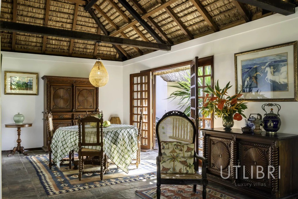 Villa d'exception, Roches noires