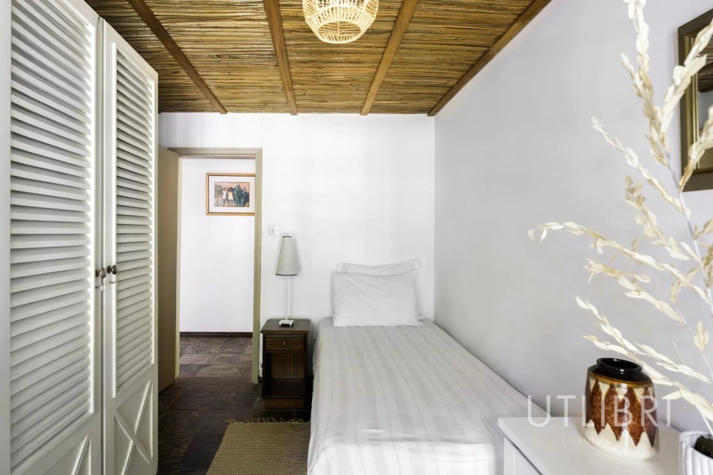 Villa d'exception, Roches noires