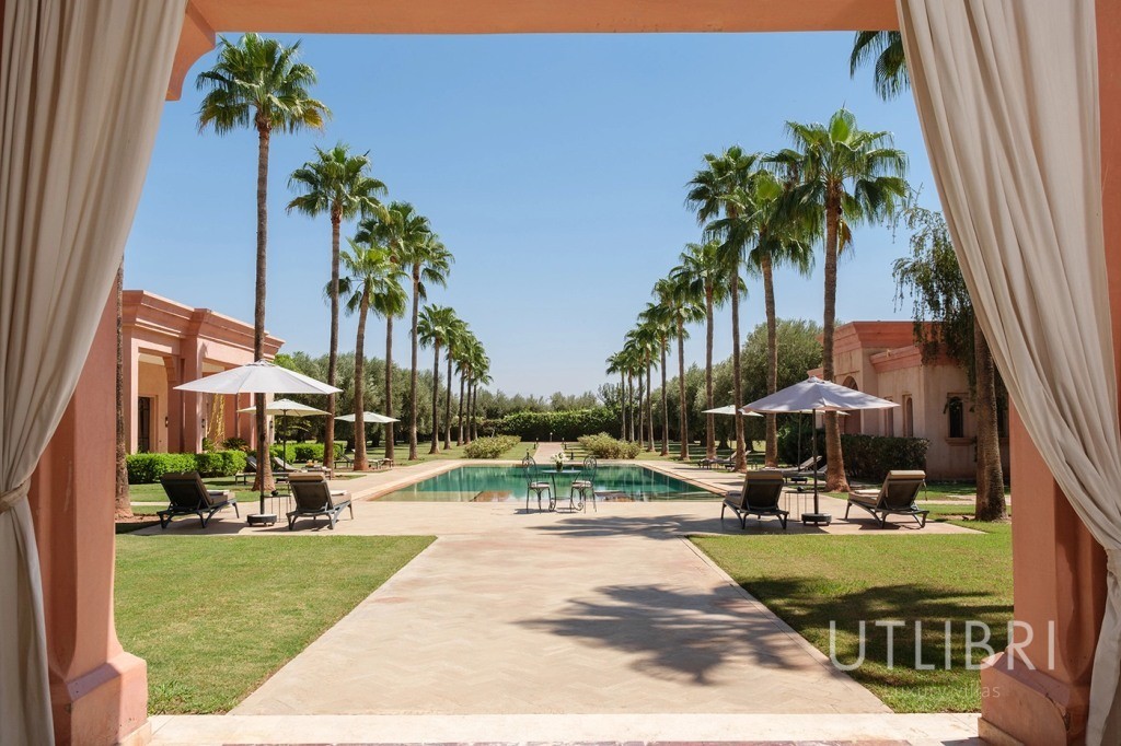Extraordinary villa, Road to Fes