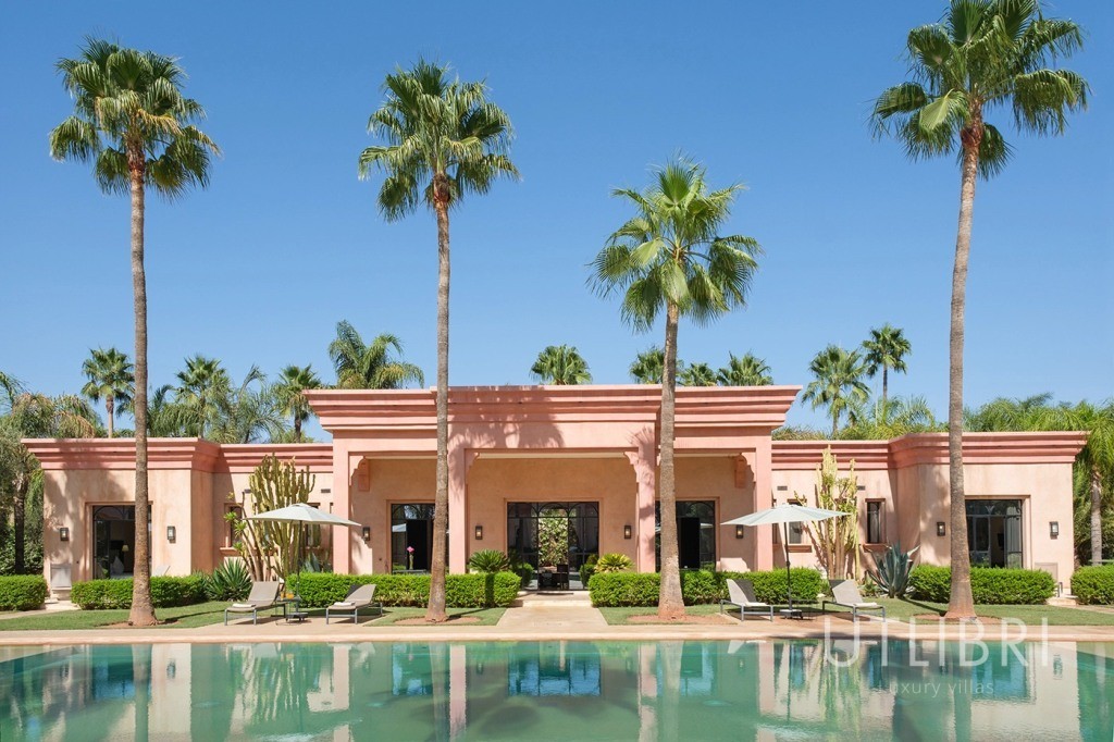 Extraordinary villa, Road to Fes