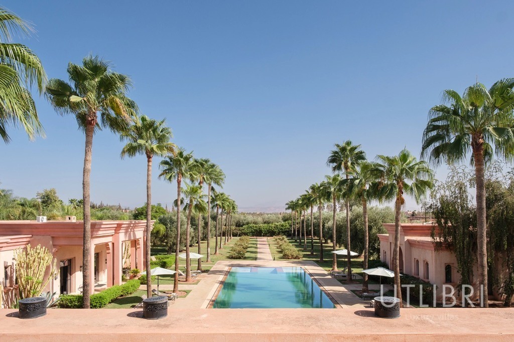 Extraordinary villa, Road to Fes