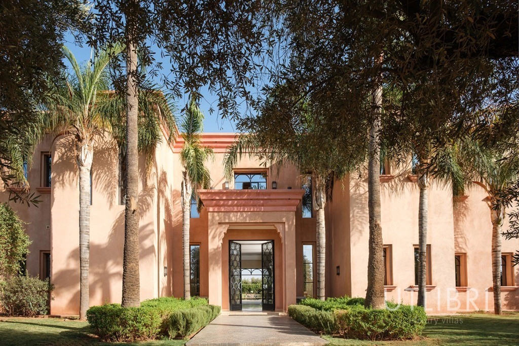 Extraordinary villa, Road to Fes